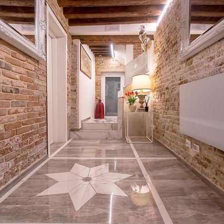 Capatron Hotel Venesia Bagian luar foto