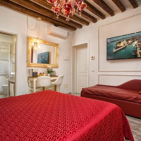 Capatron Hotel Venesia Bagian luar foto