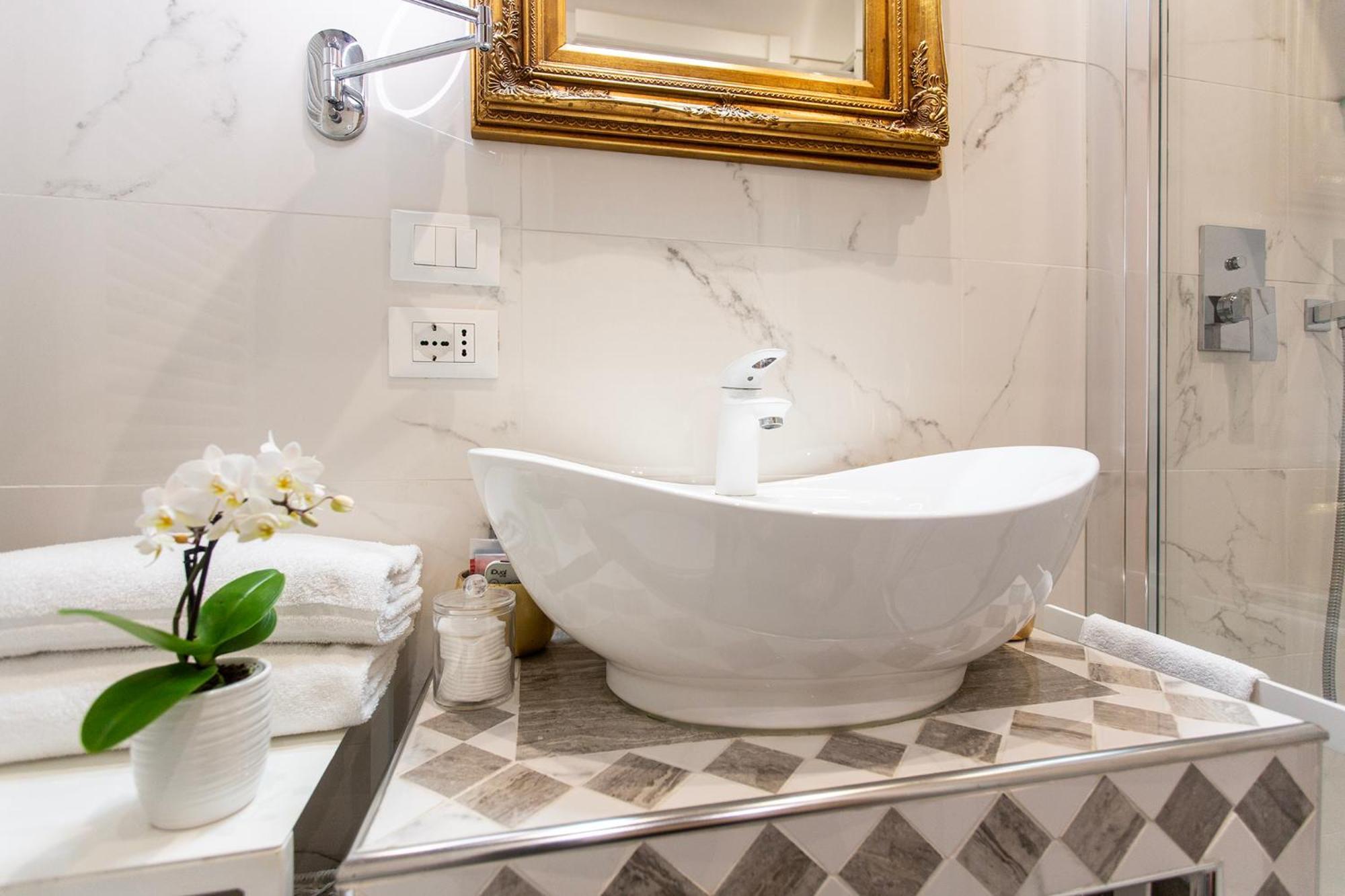 Capatron Hotel Venesia Bagian luar foto