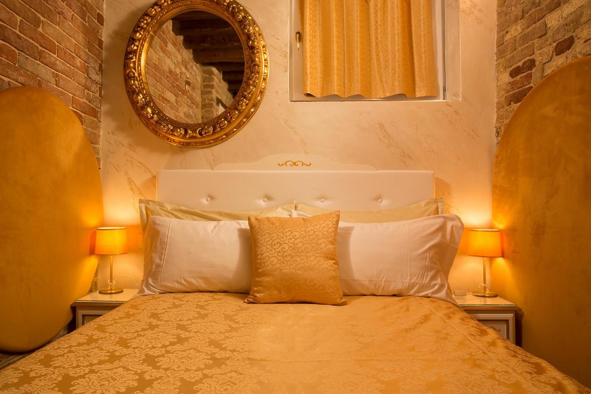 Capatron Hotel Venesia Bagian luar foto