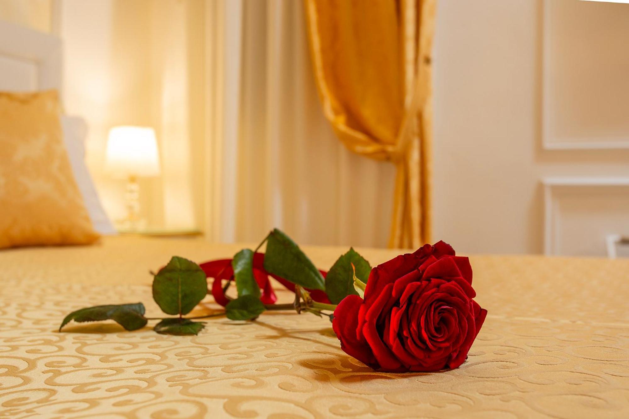 Capatron Hotel Venesia Bagian luar foto