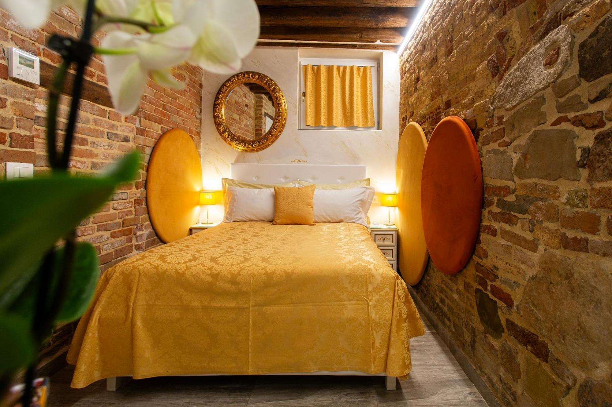 Capatron Hotel Venesia Bagian luar foto