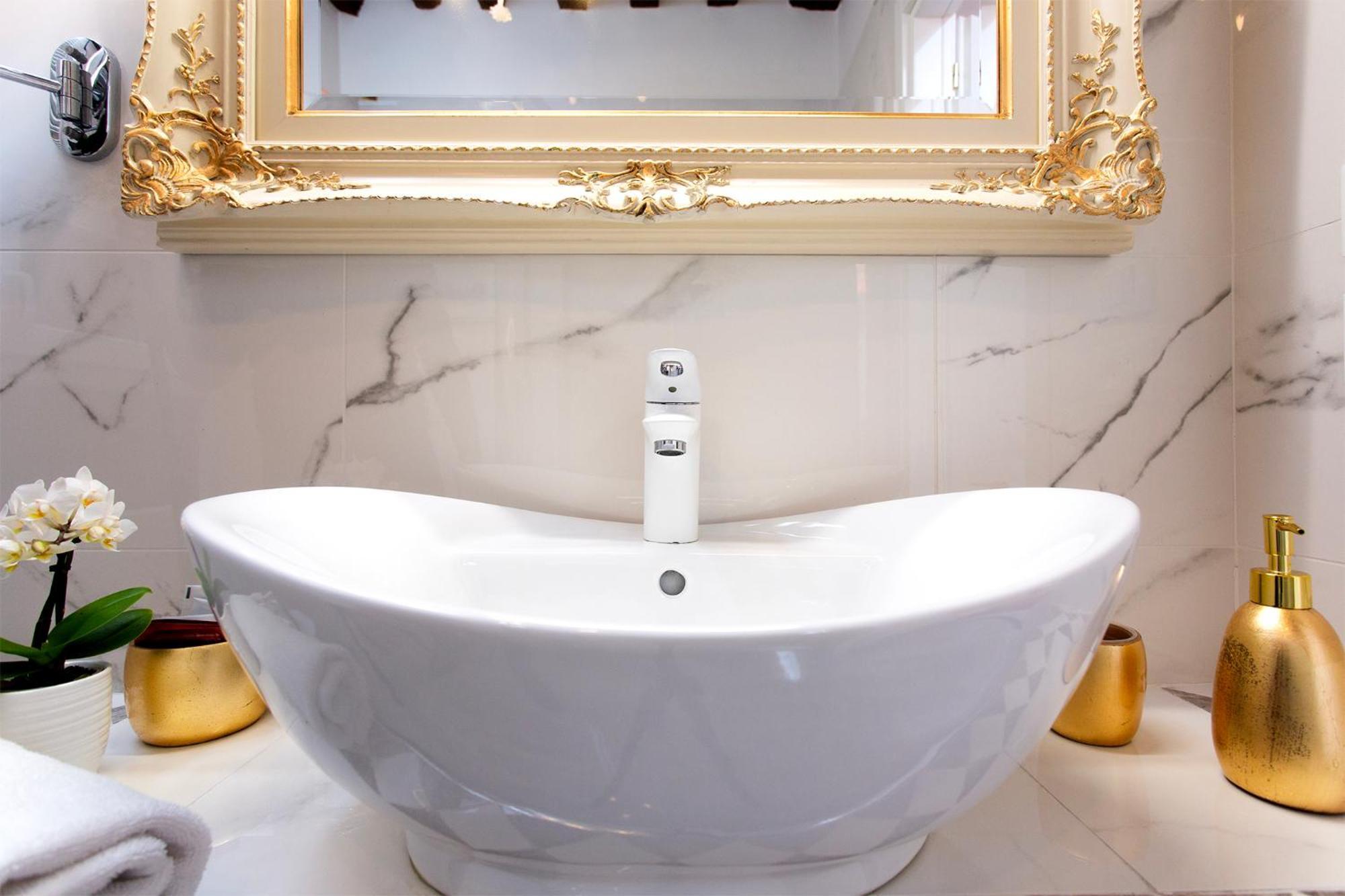 Capatron Hotel Venesia Bagian luar foto