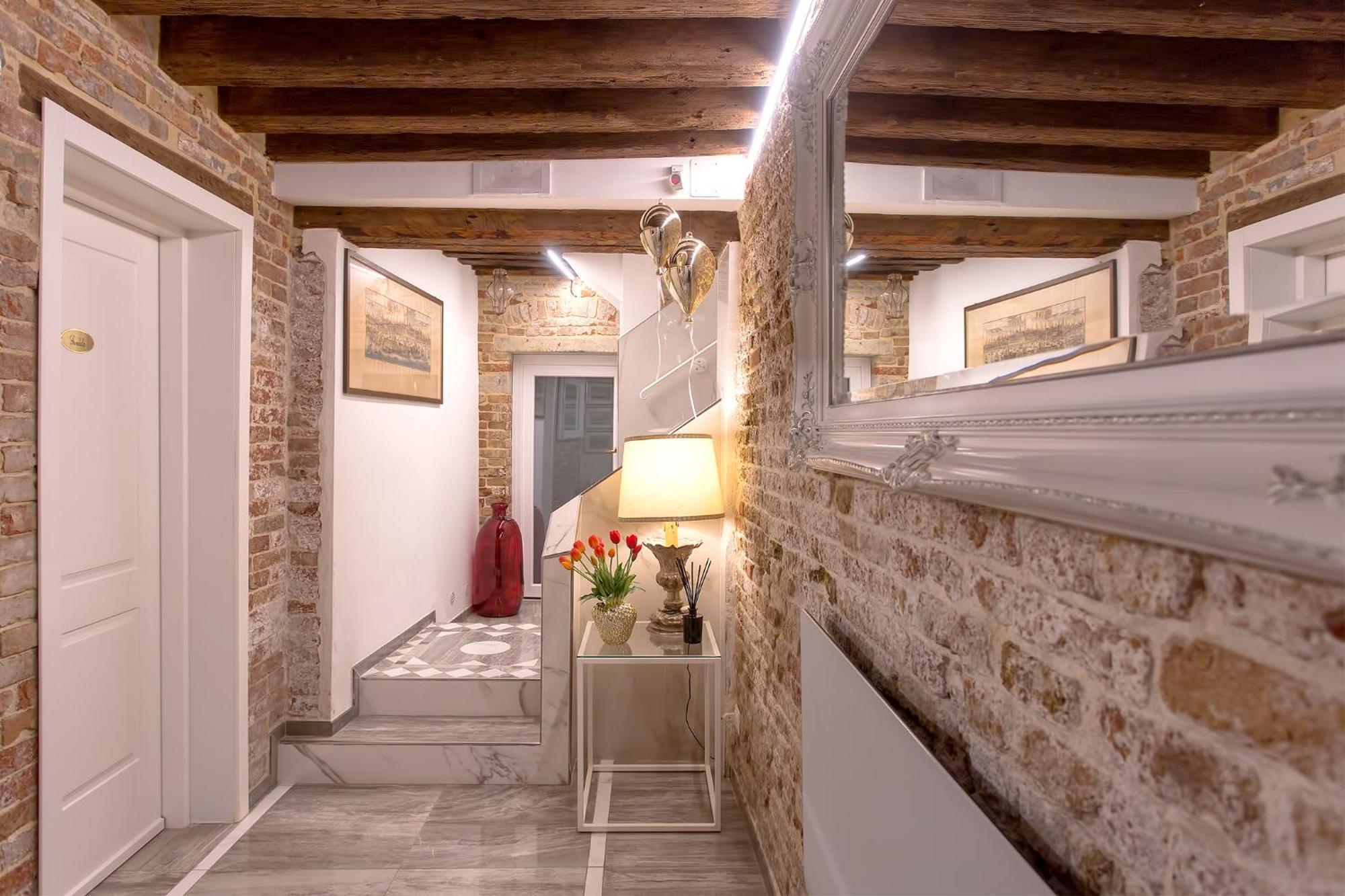 Capatron Hotel Venesia Bagian luar foto