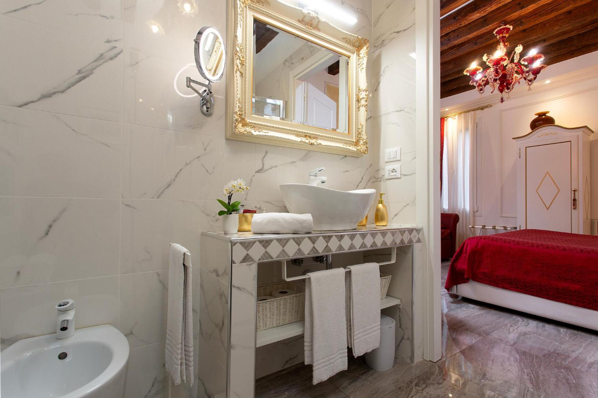 Capatron Hotel Venesia Bagian luar foto