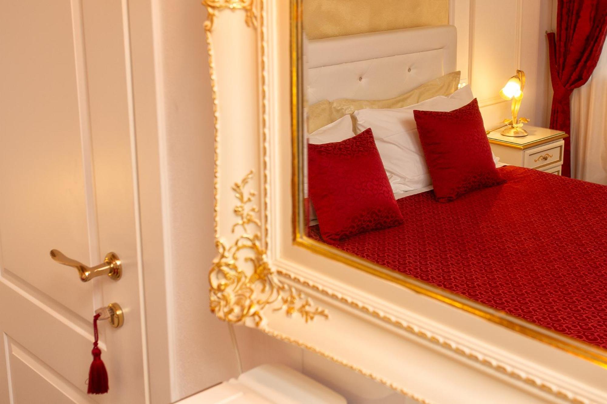 Capatron Hotel Venesia Bagian luar foto