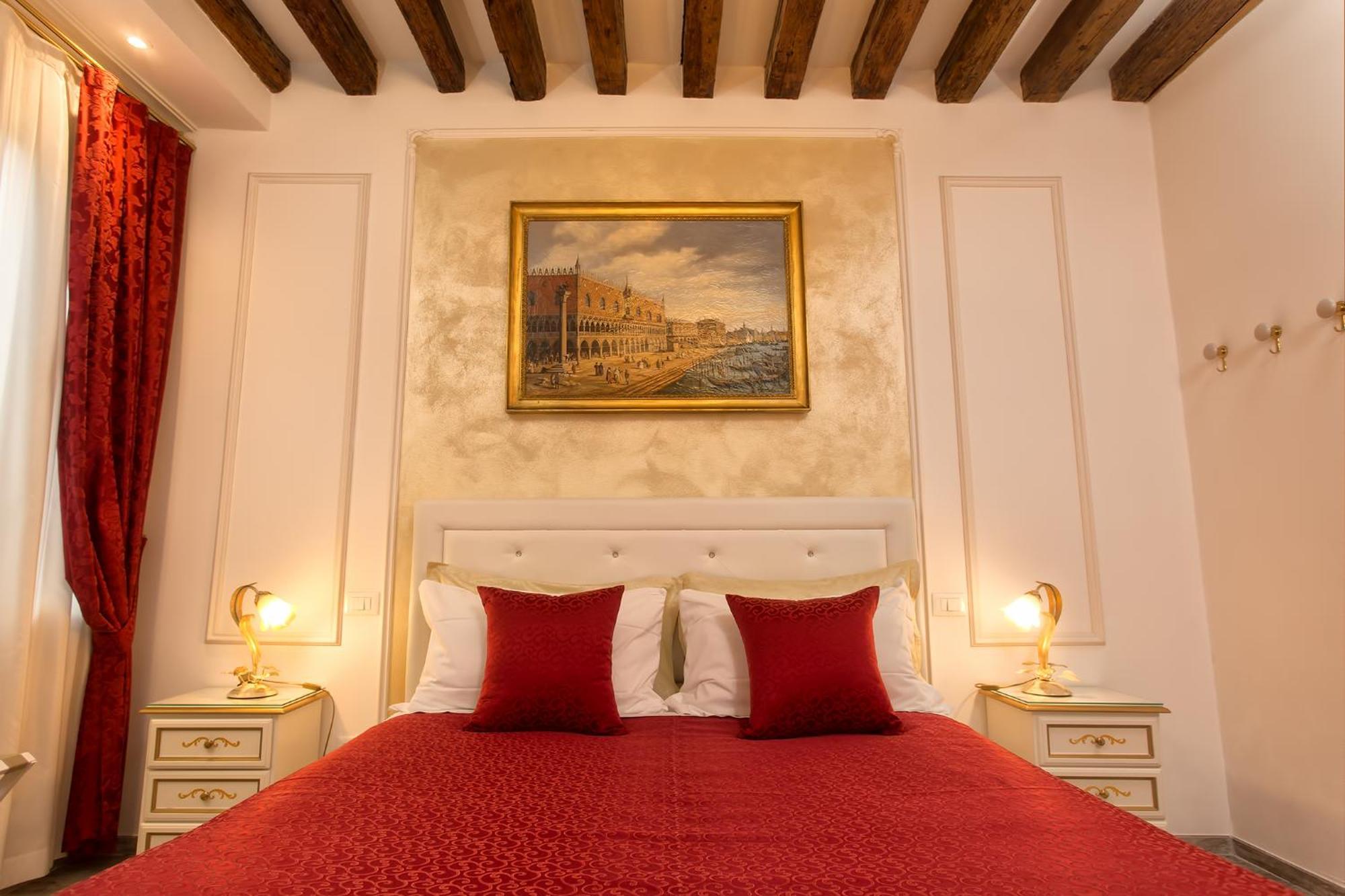 Capatron Hotel Venesia Bagian luar foto
