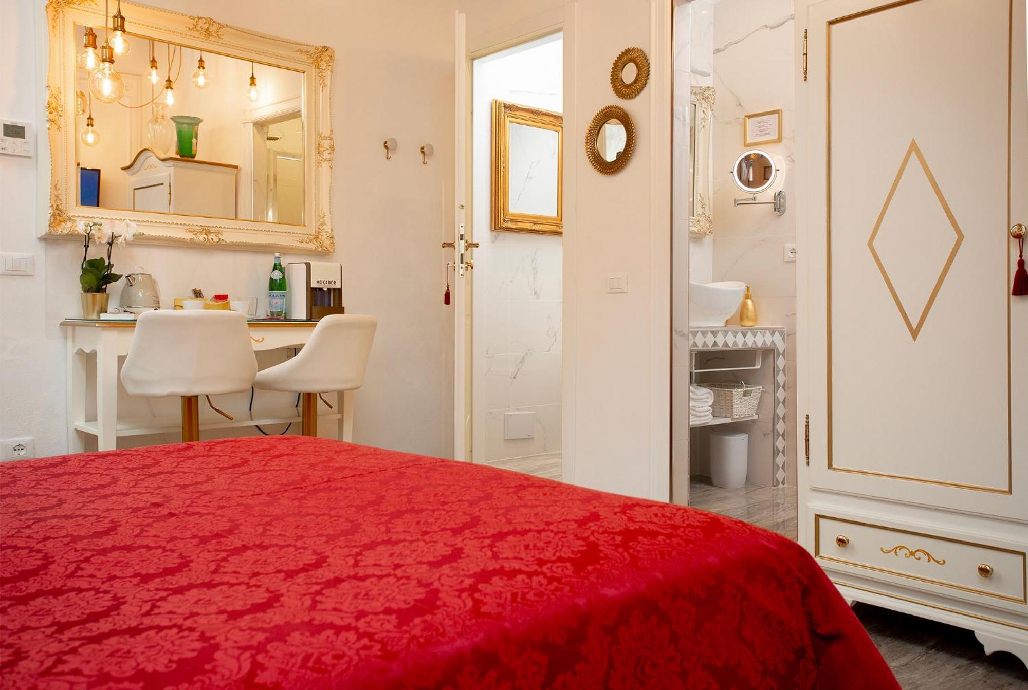 Capatron Hotel Venesia Bagian luar foto