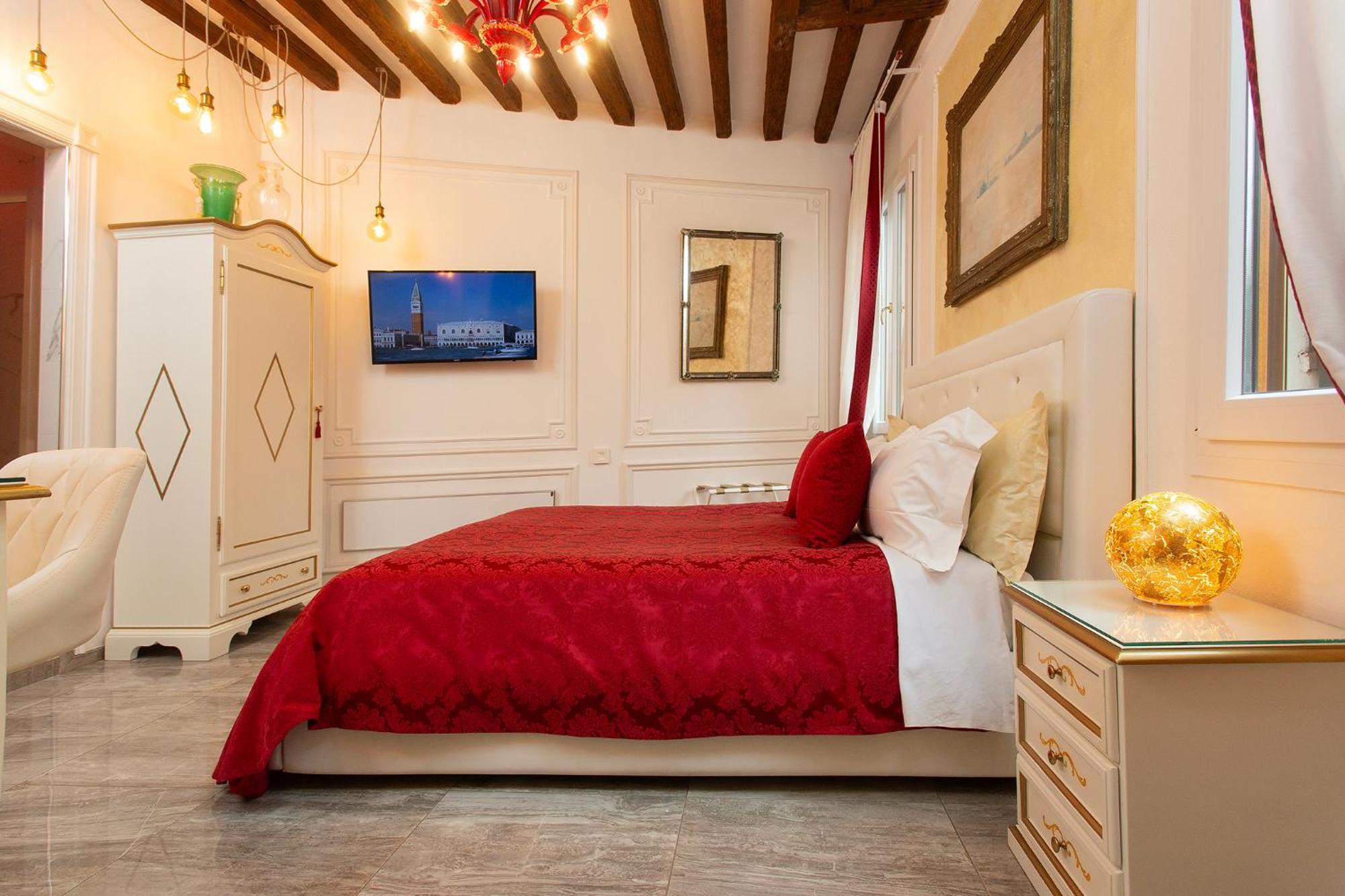 Capatron Hotel Venesia Bagian luar foto