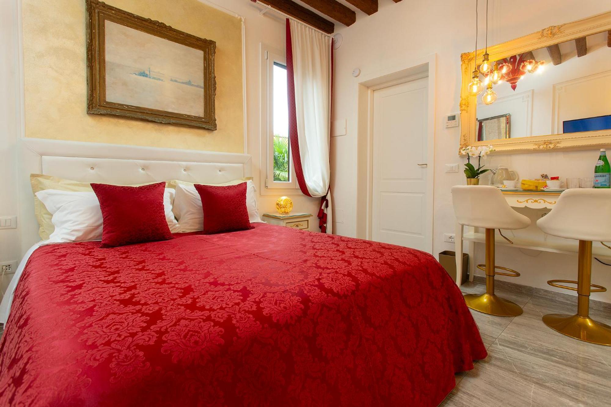 Capatron Hotel Venesia Bagian luar foto