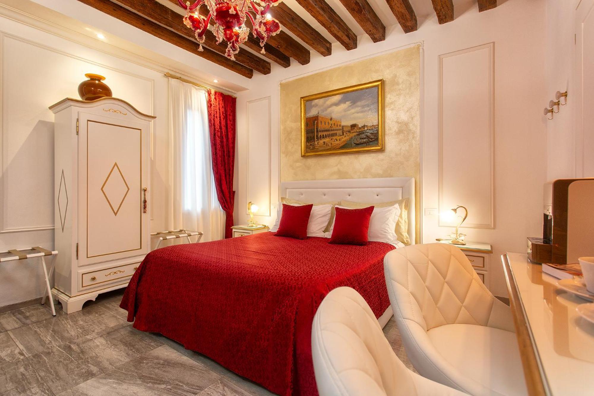 Capatron Hotel Venesia Bagian luar foto