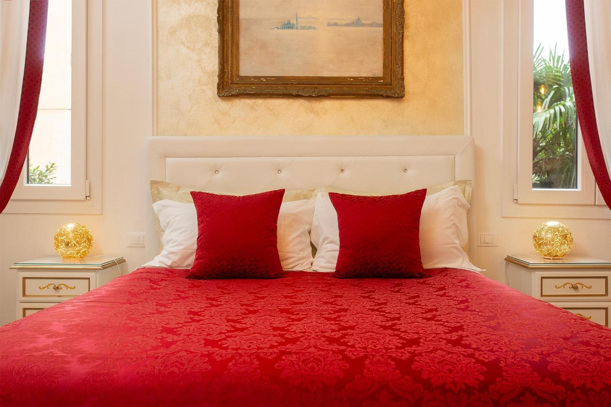 Capatron Hotel Venesia Bagian luar foto