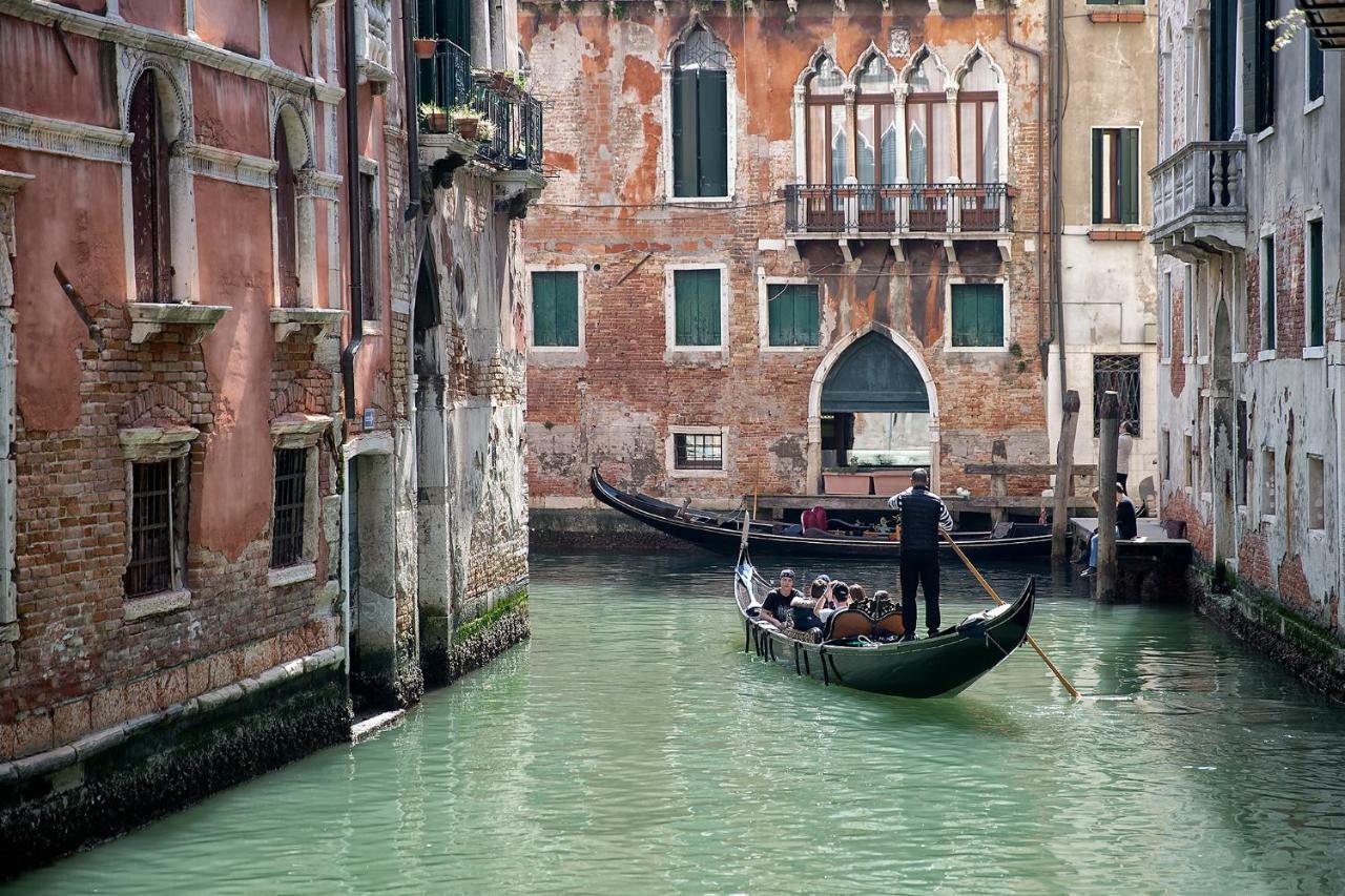 Capatron Hotel Venesia Bagian luar foto
